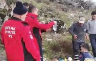 Burdur'da mantar toplarken düşüp yaralanan kişi ekiplerce hastaneye kaldırıldı