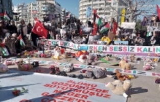 İsrail'in Gazze'ye yönelik saldırıları Antalya ve Isparta'da protesto edildi