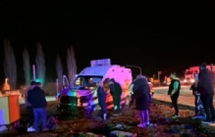 Kahramanmaraş'ta çarpışan ambulans ile otomobildeki 9 kişi yaralandı