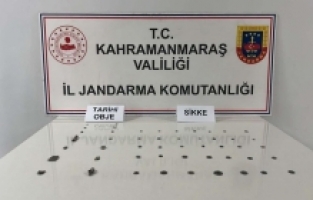 Kahramanmaraş'ta otomobilde 38 sikke ve 12 obje ele geçirildi
