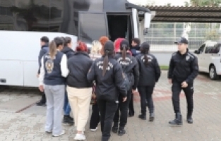 Mersin'de yasa dışı bahis operasyonunda yakalanan 16 şüpheliden 13'ü tutuklandı