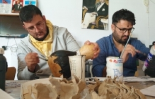 Osmaniye'de engelliler, atık malzemeleri ekonomiye kazandırıyor