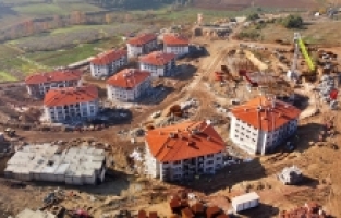 Osmaniye Hasanbeyli'de deprem konutlarının yapımı sürüyor