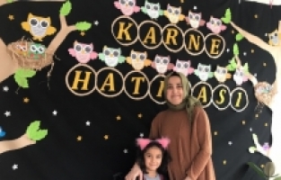 Adana ve Mersin'in ilçelerinde öğrenciler karne heyecanı yaşandı