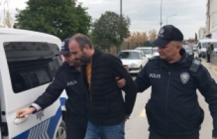 Adana'da eski kız arkadaşının aracına zarar veren zanlı yakalandı