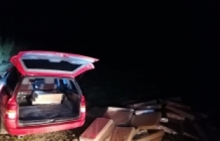 Adana'da polisin 'dur' ihtarına uymayan otomobilde 270 bin adet dolu makaron ele geçirildi