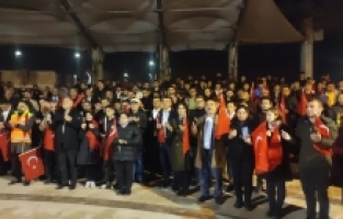 Adana'da şehitler için “Bayrak Yürüyüşü“ düzenlendi