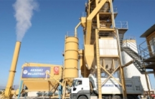 Akdeniz'de asfalt plenti tesisi kuruldu