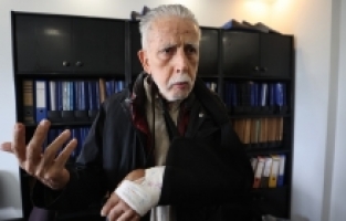 Antalya'da sahipsiz köpeklerin saldırdığı 75 yaşındaki avukat, belediye hakkında suç duyurusunda bulundu