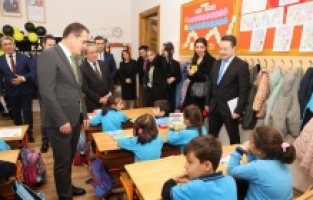 Antalya, Muğla, Isparta ve Burdur'da öğrenciler karnelerini aldı