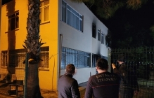 Antalya'da aile sağlığı merkezinde çıkan yangın büyümeden söndürüldü