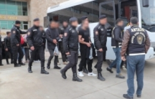 Kepez'de polis ekipleri denetimlerini sürdürüyor