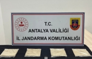 Antalya'da uyuşturucu operasyonunda yakalanan 2 şüpheli tutuklandı