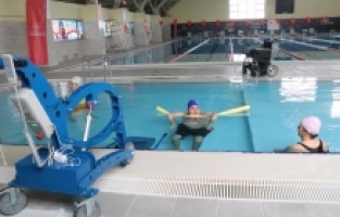 Burdurlu kas hastası genç, yüzme sporuyla hastalığına direniyor