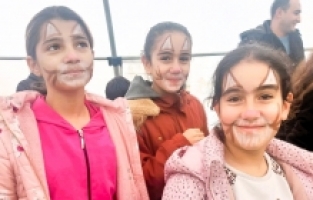 Depremzede çocuklar için moral etkinliği