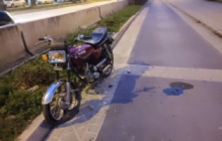 Adana'da beton bariyere çarpan motosikletteki 1 kişi öldü, 1 kişi yaralandı