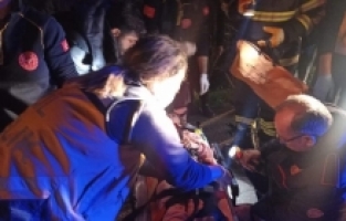 Hatay'da bahçeye devrilen otomobildeki 6 kişi yaralandı