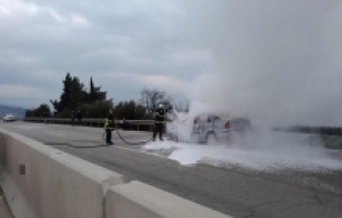 Hatay'da otomobilde çıkan yangın söndürüldü