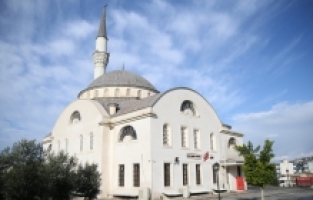 İskenderun'da az hasarlı camiler onarımlarının ardından cemaatine kavuştu