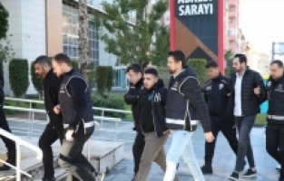 Kafes-32 operasyonlarında gözaltına alınan 12 şüpheli Alanya'da adliyeye sevk edildi