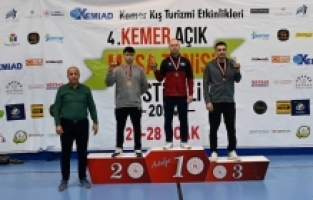 Kemer'de masa tenisi heyecanı yaşandı