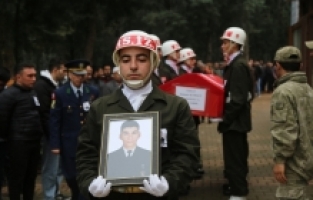 Kocaeli'de trafik kazasında ölen astsubayın cenazesi Hatay'da defnedildi