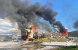 Mersin'de narenciye yüklü tırda çıkan yangın söndürüldü