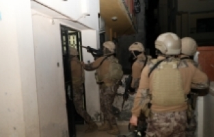 Mersin'de silah kaçakçılığı operasyonunda 5 şüpheli yakalandı