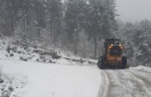 Osmaniye'de kar yağışı nedeniyle kapanan köy ve yayla yolları açıldı