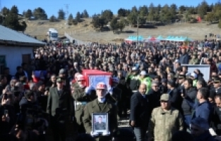 Şehit Sözleşmeli Er Emrullah Gülmez, Kahramanmaraş'ta son yolculuğuna uğurlandı