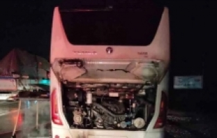 Serik'te seyir halindeki yolcu otobüsünde çıkan yangın söndürüldü