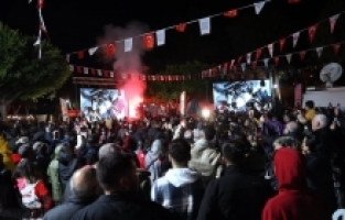 Türkiye'nin ilk astronotu Gezeravcı'nın hemşehrileri, uzay yolculuğunu dev ekranlardan takip etti