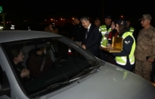 Vali Yılmaz, yılbaşında görevli sağlık ve güvenlik güçlerini ziyaret etti