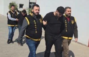 Adana'da araç hırsızlığı yapan 3 zanlı tutuklandı