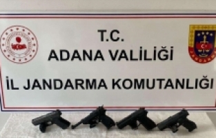 Adana'da otomobilde ruhsatsız 4 tabanca ele geçirildi