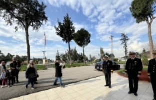 Depremin ardından TCG Bayraktar'da doğan bebeklerini unutmayan askerlere ailelerden teşekkür