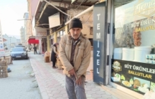 Hatay'da sahipsiz köpeklerin saldırısına uğrayan motosikletli yaralandı