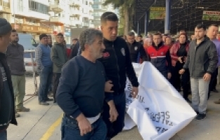 Kumluca'da pazarcılarla zabıta arasında gerginlik yaşandı