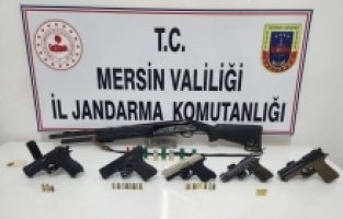 Mersin'de silah ticareti yaptıkları iddiasıyla 2 zanlı yakalandı
