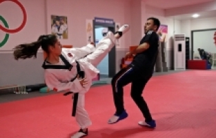 Milli tekvandocu Ayşe Orhan, Güney Kore'de altın madalyalarına yenisini eklemek istiyor