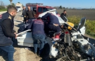 Otomobille panelvan çarpıştı, 2 kişi yaralandı