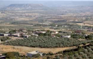 Toros Dağları'nın eteğindeki mahallede inşa edilen gölet yöre halkına “can suyu“ olacak