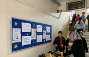 Aladağ'da öğrenciler “Dürüstlük Manavı“ ile güvenilir olmayı öğreniyor