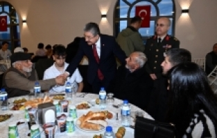 Osmaniye'de şehit aileleri ve gazilere iftar verildi