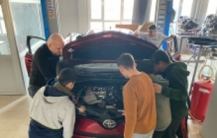 Toyota'dan Kahramanmaraş merkezli depremlerden etkilenen illerdeki 20 okula ekipman desteği