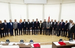 Vali Yılmaz'dan İl Genel Meclis Üyelerine Plaket