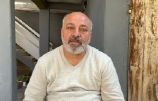 Adana'da motosikletli bir gencin silahla vurulma anı güvenlik kamerasında