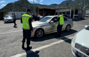 Antalya'da jandarma havadan ve karadan trafik denetimi yaptı