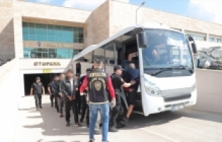 Antalya'da çeşitli suçlardan aranan 135 kişi yakalandı