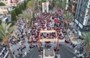 Antalya'da Kadir Gecesi iftar yemeği geleneği çeyrek asırdır devam ediyor